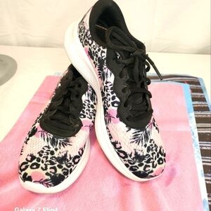 SKETCHES  MEMORT FOAM RUNNERS